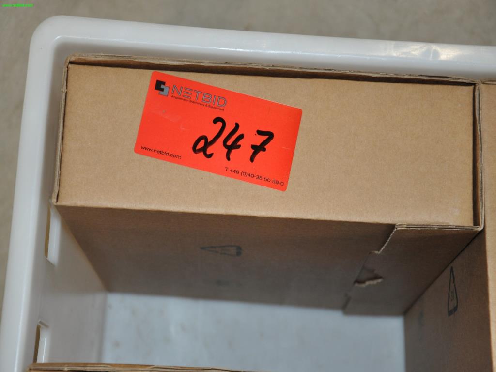 Maschinen, Werkzeuge, Handelsware / Werkstattausrüstung aus dem Umfeld<br> KFZ-Handwerk / Reifendienst-12